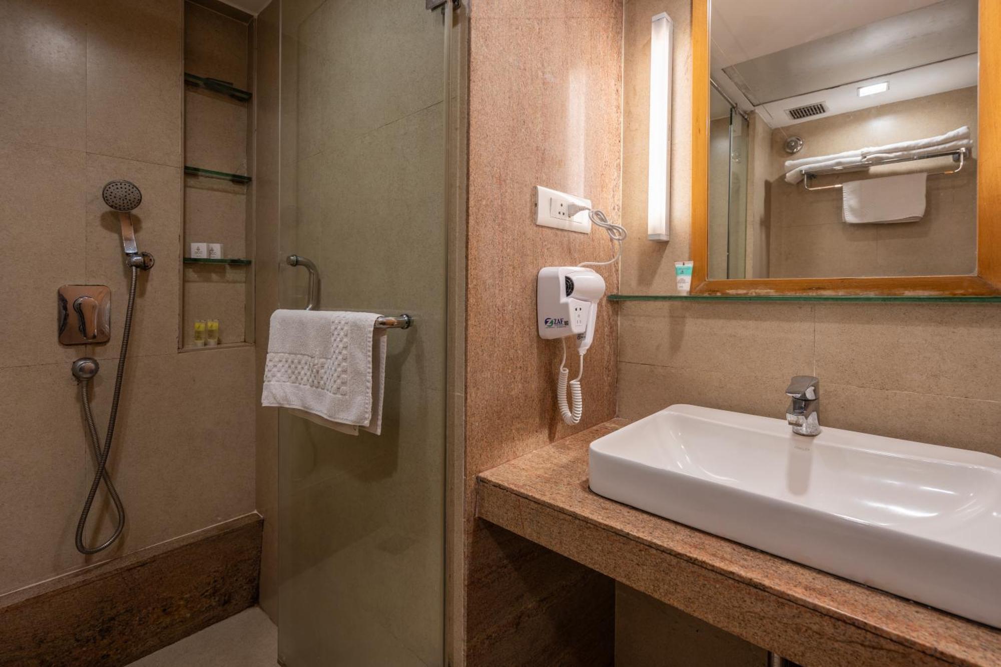 Gcc North Side Hotel Mira-Bhayandar Bagian luar foto