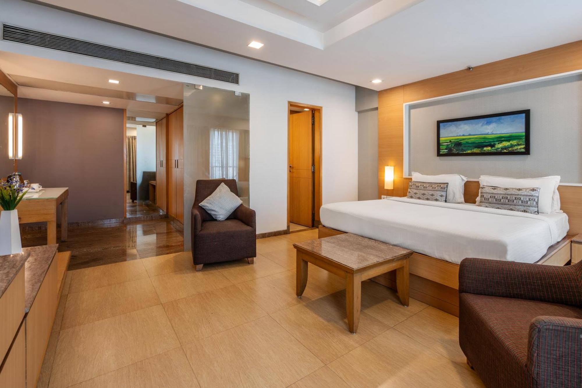 Gcc North Side Hotel Mira-Bhayandar Bagian luar foto